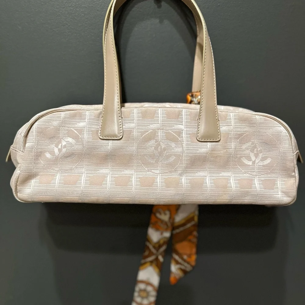 CHANEL elevate your